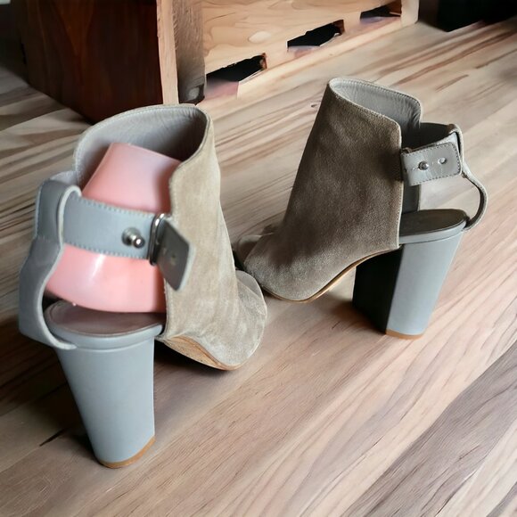 VINCE ( 9 ) "ADDISON" Peep Toe Block Heel Suede Gray Upper - Picture 6 of 11